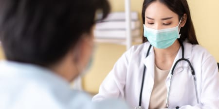 A female urologist discussing with a patient for advanced disease management with laparoscopic nephrectomy.